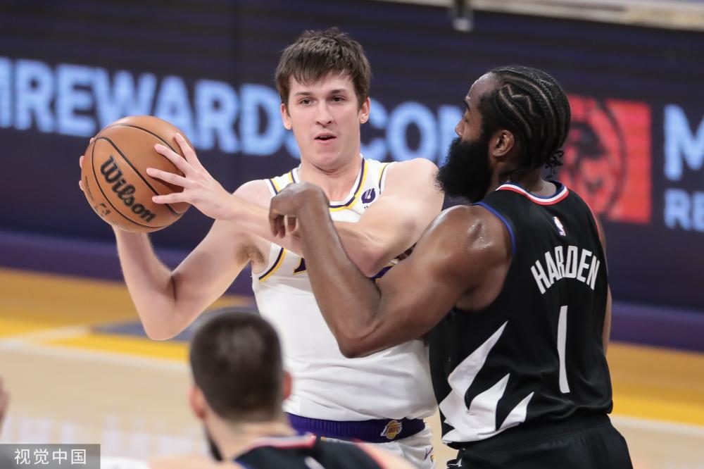 特别是在球 特别是在球